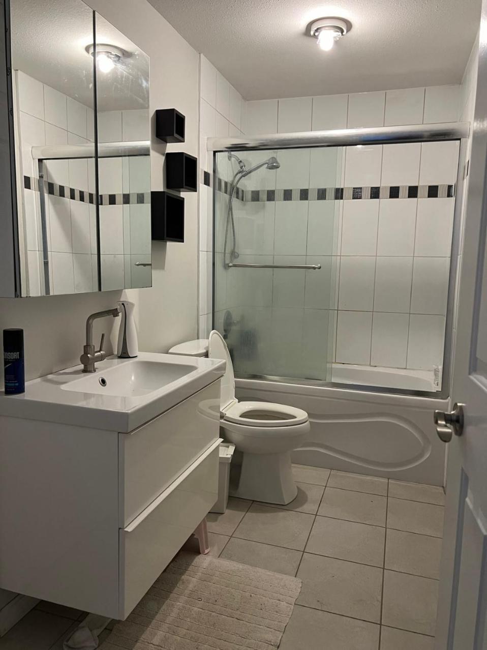 Airport Cozy Room 舒适小屋 Vancouver, Richmond,Near Yvr Luaran gambar